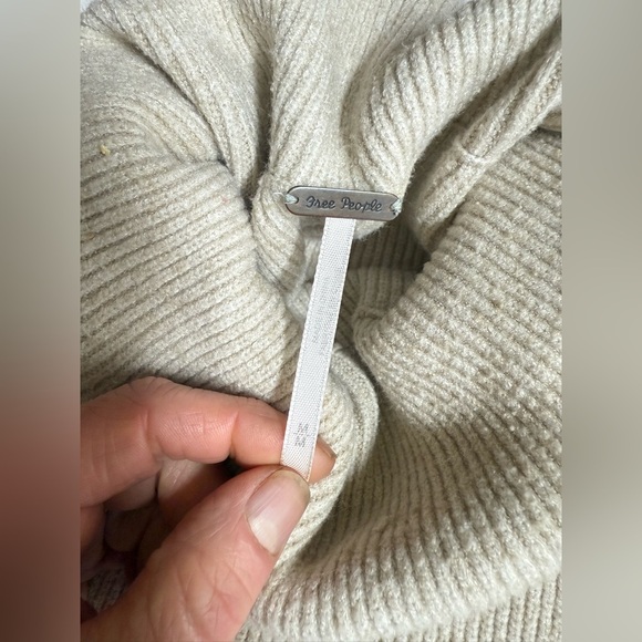 FREE PEOPLE Beige ribbed oversized turtleneck Sweater size M - Picture 9 of 12